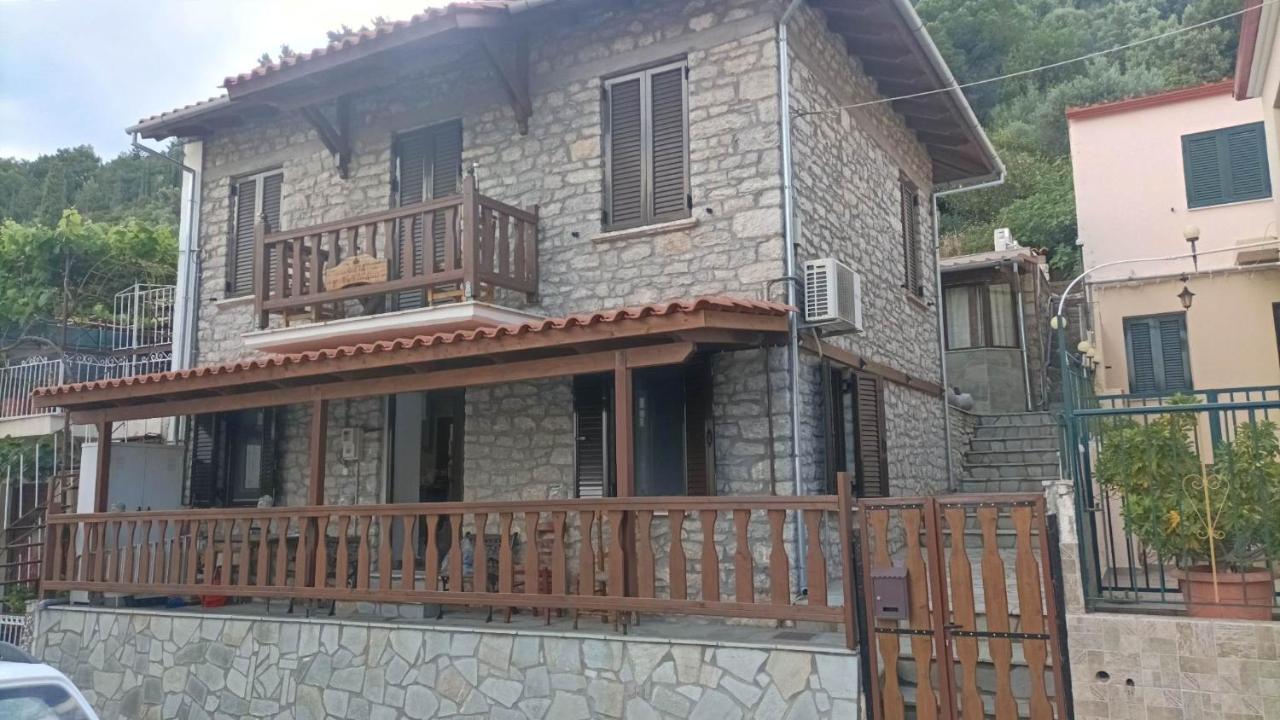 Αυθεντικό Πετρινο Στην Ναύπακτο Apartment Nafpaktos Exterior foto